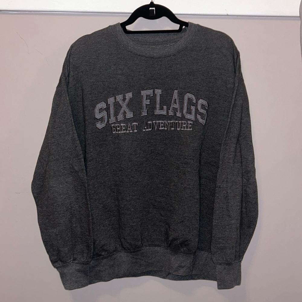 Six Flags Great Adventure New Jersey Crew Neck Sweatshirt- Grey/Black L